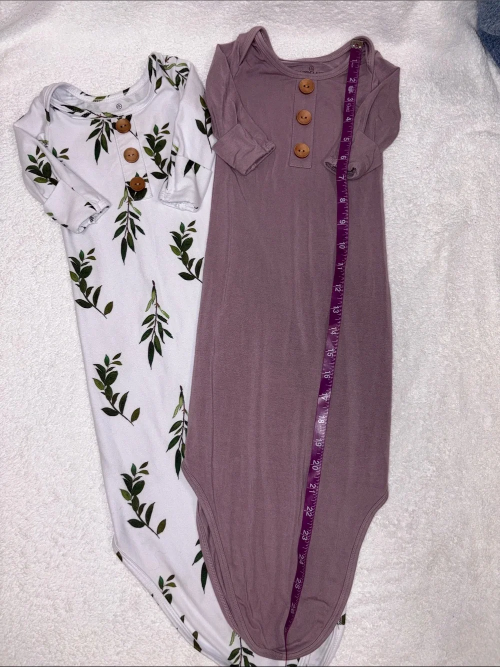 Caden Lane Mauve and White Leaf Print Knotted Sleep Gowns 0/3m